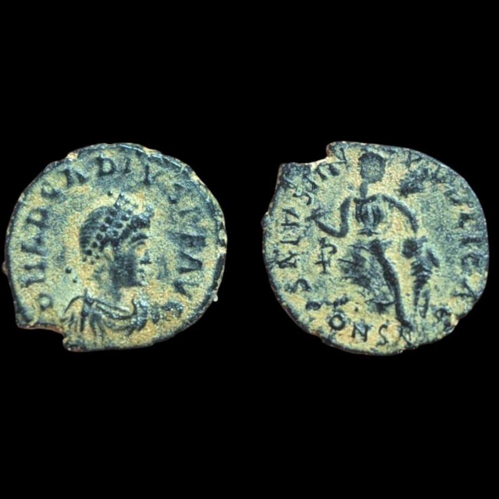 Ancient Roman coin Arcadius 388AD Victory wreath captive chi-rho